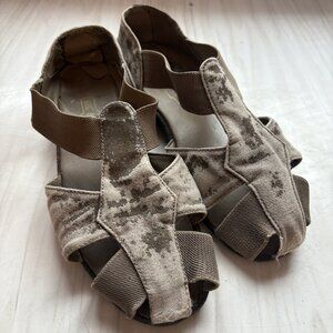 slight heeled open toed slip ons *ੈ✩‧₊˚